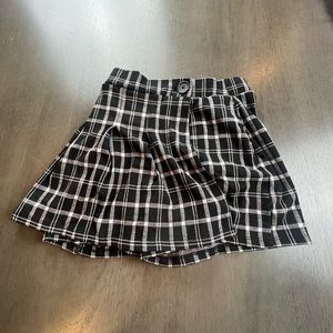 Black and White Plaid Short/ Skirt From American Eagle. Size: XS